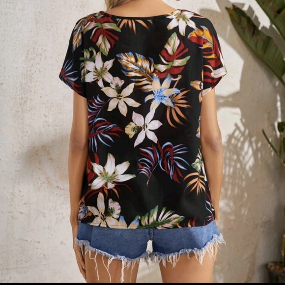 Black and colorful tropical floral blouse size S - Picture 2 of 9